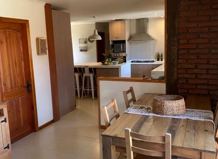 D_NQ_NP_2X_738435-MLC72976367399_112023-F-excelente-casa-380m2-condominio-algarrobo-de-batuco-lampa
