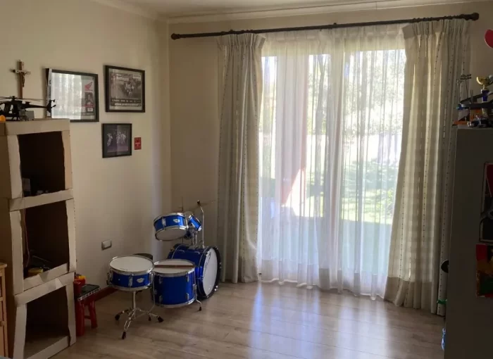 D_NQ_NP_2X_851461-MLC72976387441_112023-F-excelente-casa-380m2-condominio-algarrobo-de-batuco-lampa