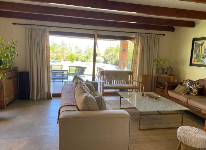 D_NQ_NP_2X_853761-MLC72898093958_112023-F-excelente-casa-380m2-condominio-algarrobo-de-batuco-lampa