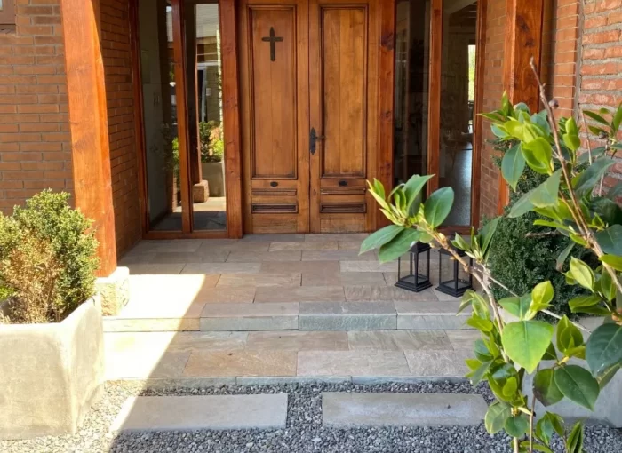 D_NQ_NP_2X_950486-MLC72976387433_112023-F-excelente-casa-380m2-condominio-algarrobo-de-batuco-lampa